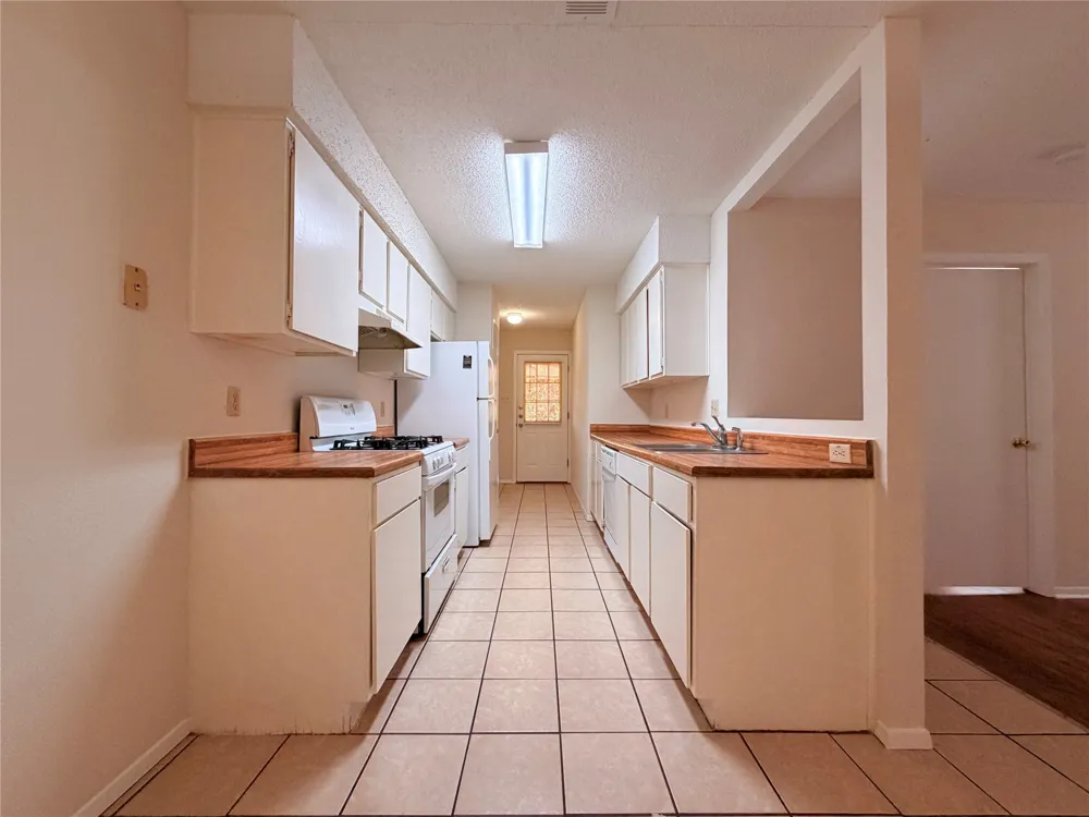 2301 Whitlow Cove Round Rock, TX 78681