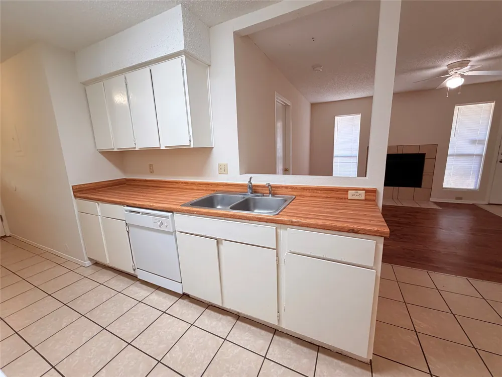 2301 Whitlow Cove Round Rock, TX 78681