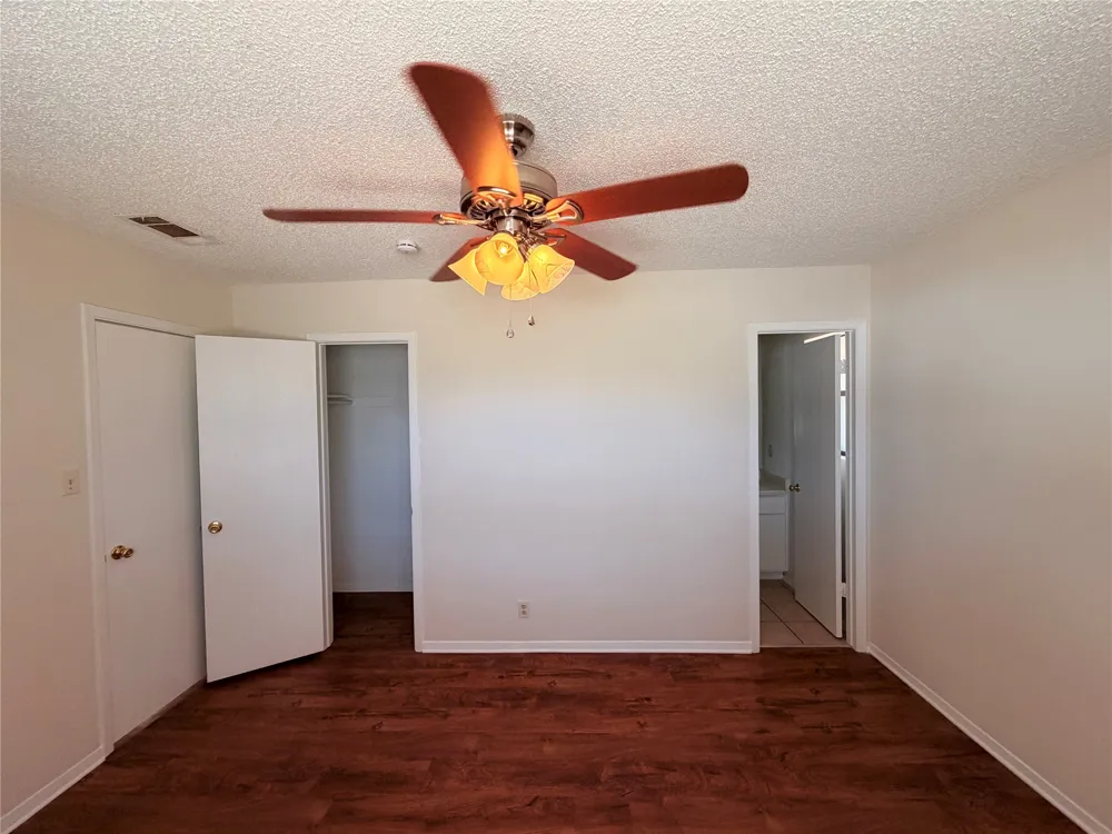 2301 Whitlow Cove Round Rock, TX 78681