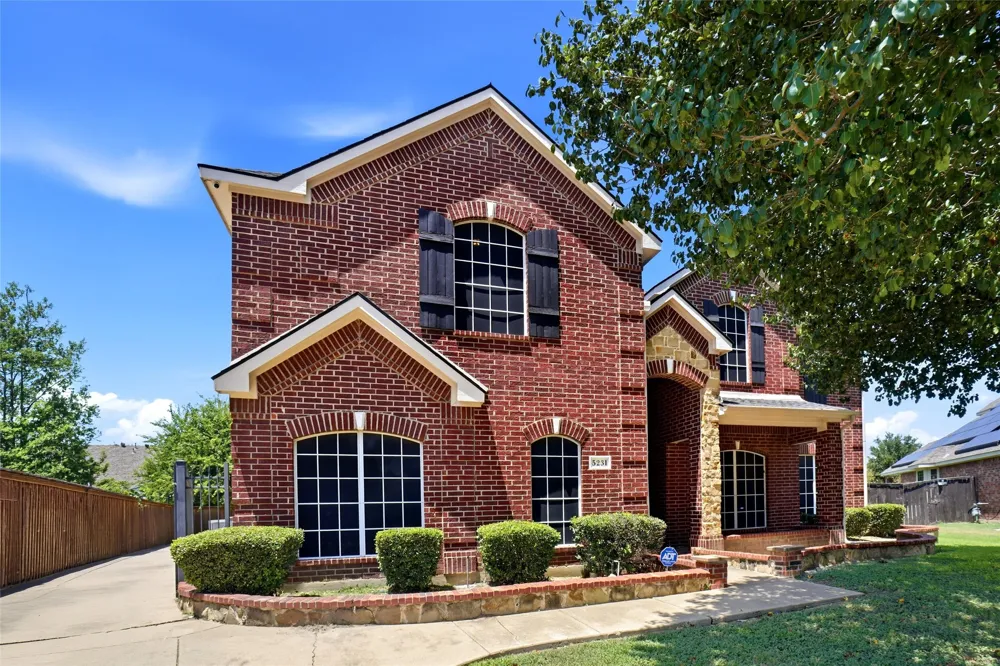 5231 Woodfield Drive Grand Prairie, TX 75052