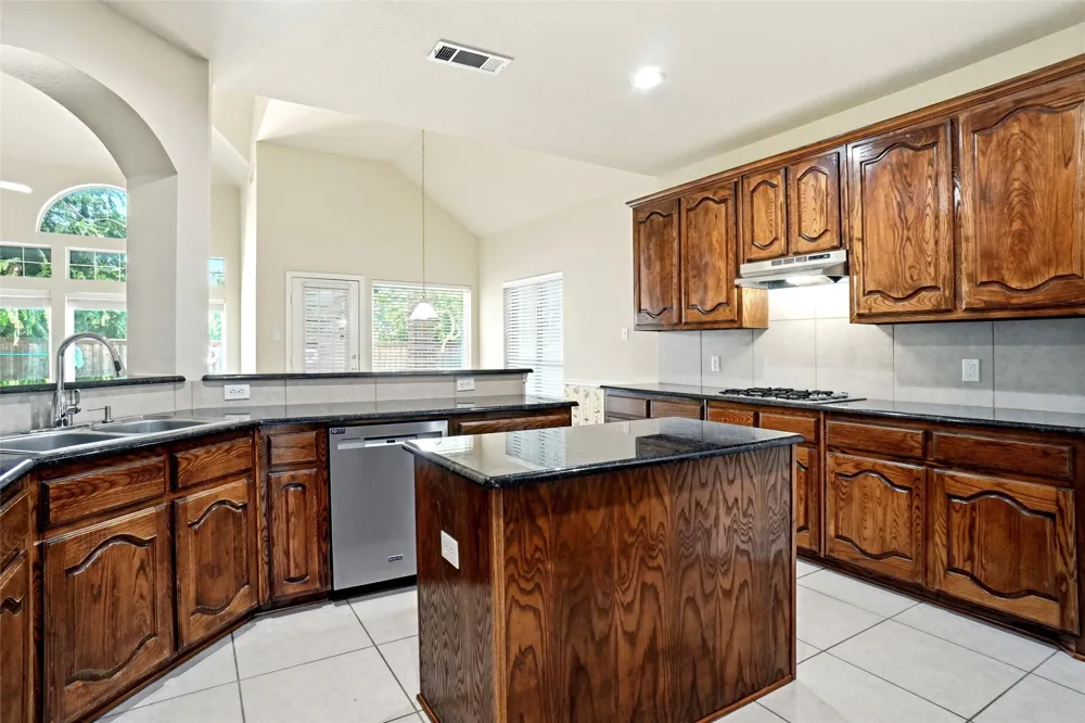 5231 Woodfield Drive Grand Prairie, TX 75052