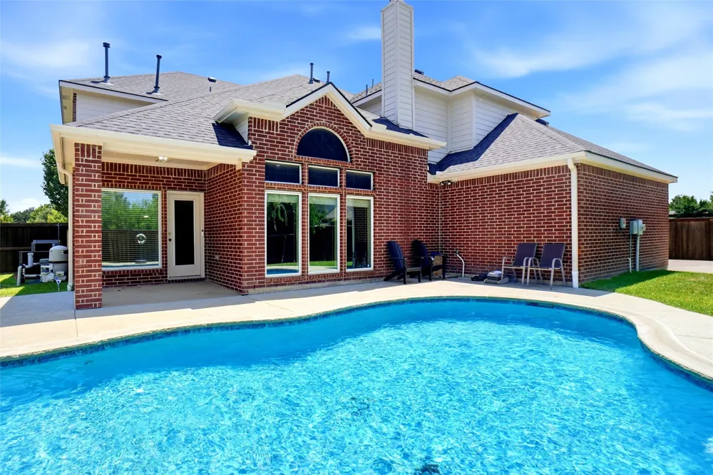 5231 Woodfield Drive Grand Prairie, TX 75052