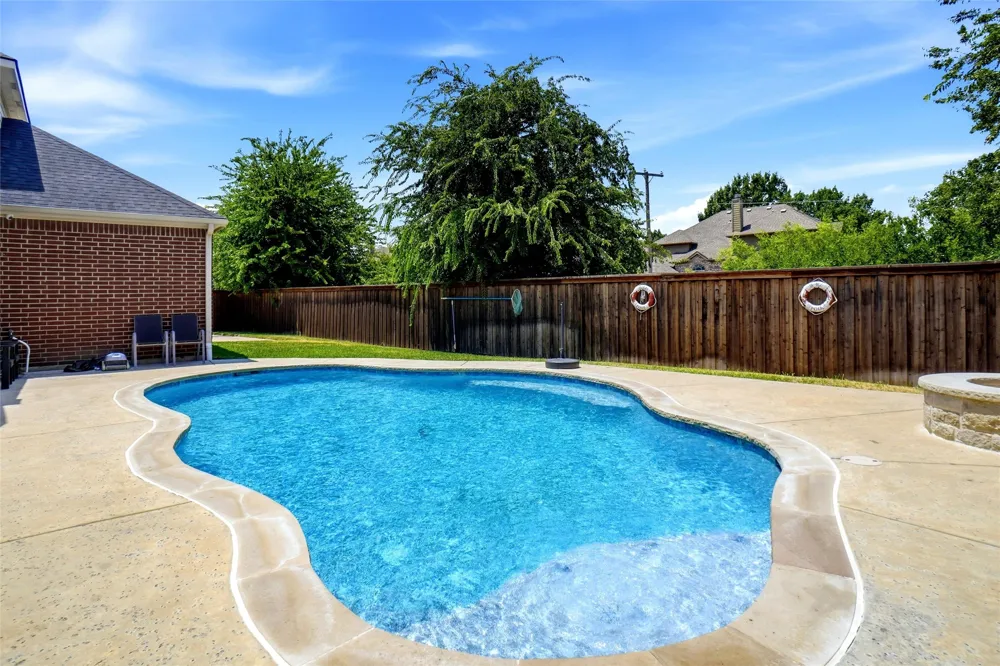 5231 Woodfield Drive Grand Prairie, TX 75052