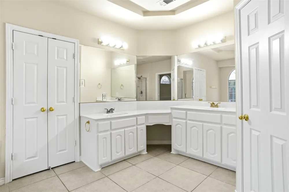 5231 Woodfield Drive Grand Prairie, TX 75052