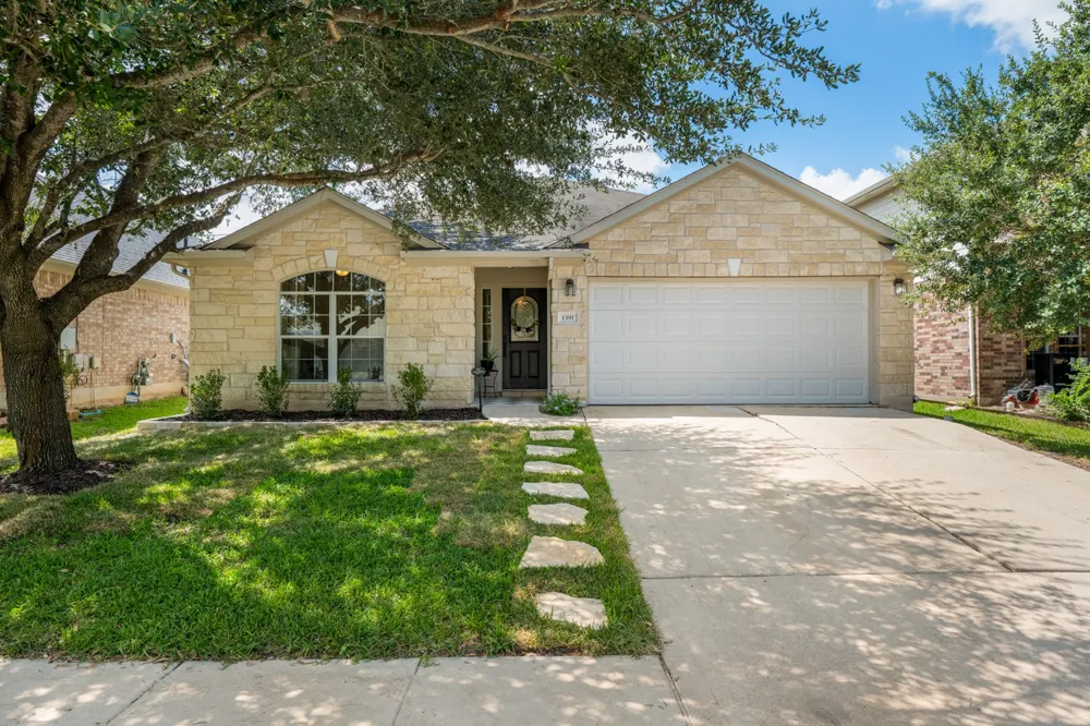 1391 Stone Rim Loop Buda, TX 78610