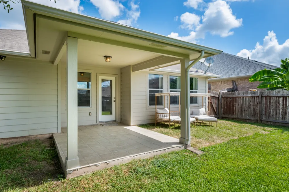 1391 Stone Rim Loop Buda, TX 78610