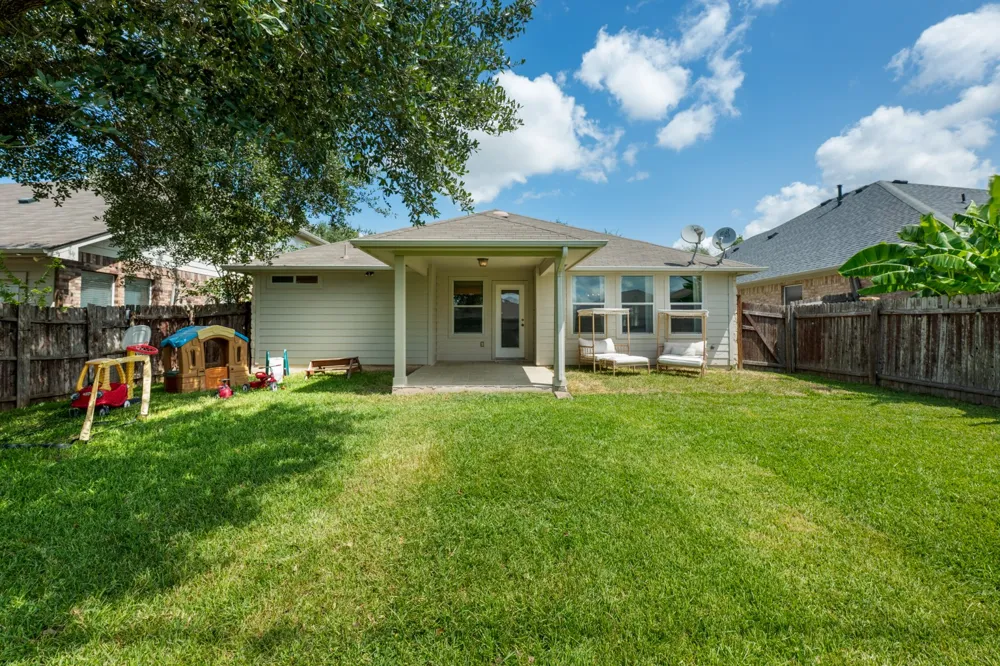 1391 Stone Rim Loop Buda, TX 78610