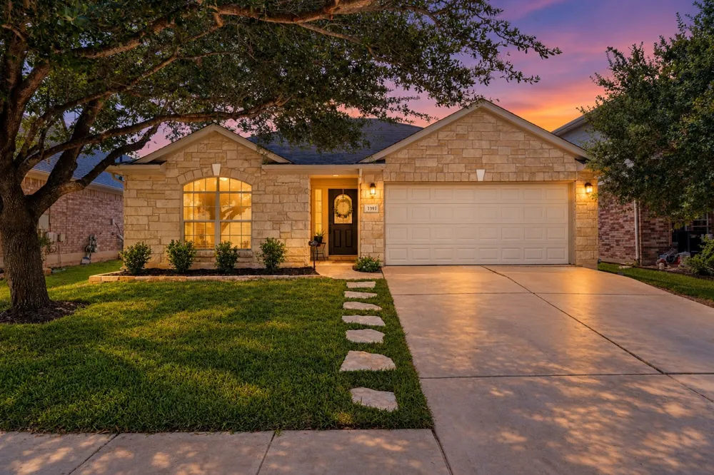 1391 Stone Rim Loop Buda, TX 78610