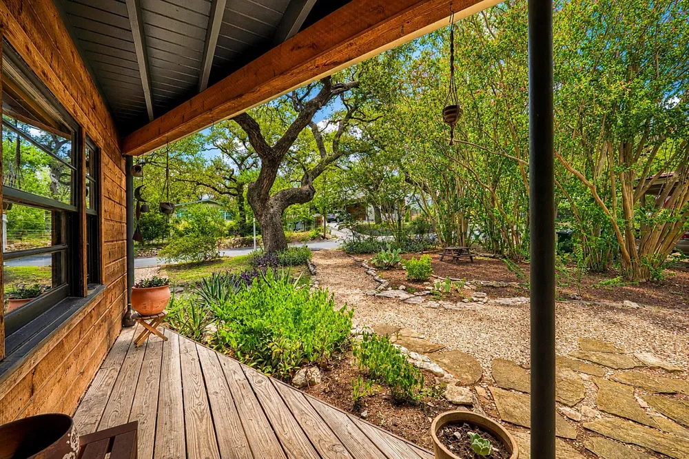 2209 La Casa Drive Austin, TX 78704
