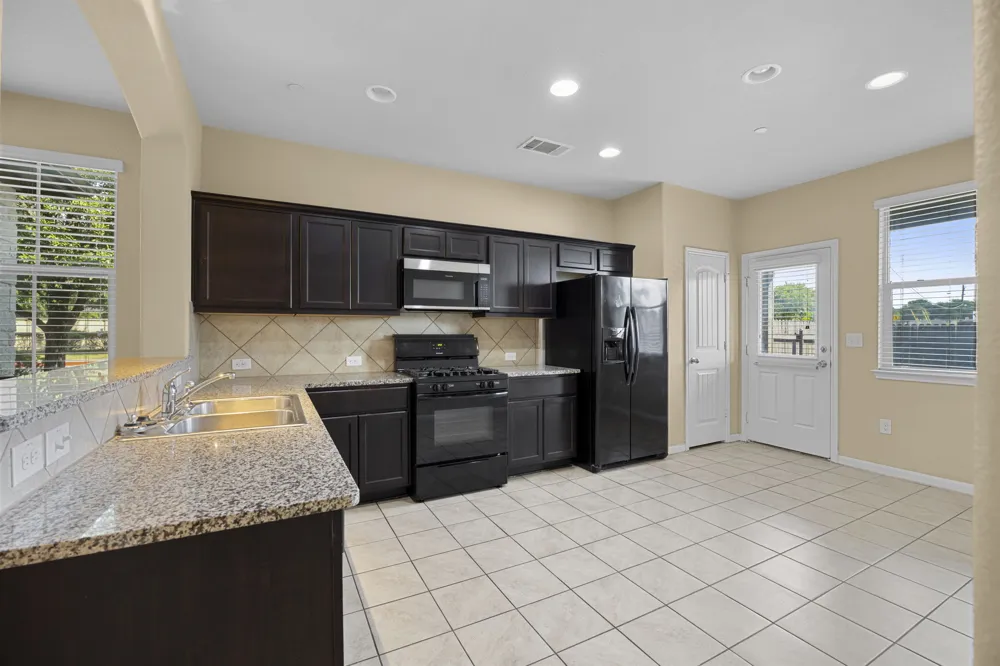 2880 Donnell Drive #101 Round Rock, TX 78664