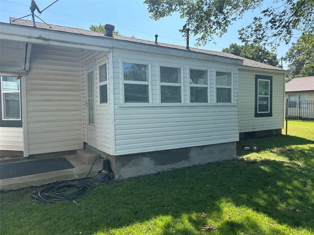 1008 1st Avenue Warner, OK 74469