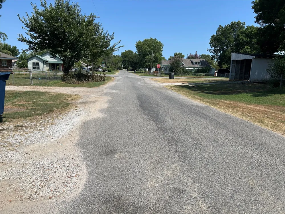 1008 1st Avenue Warner, OK 74469