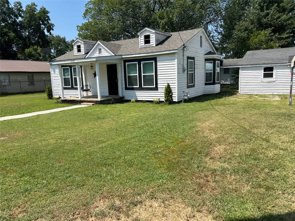 1008 1st Avenue Warner, OK 74469