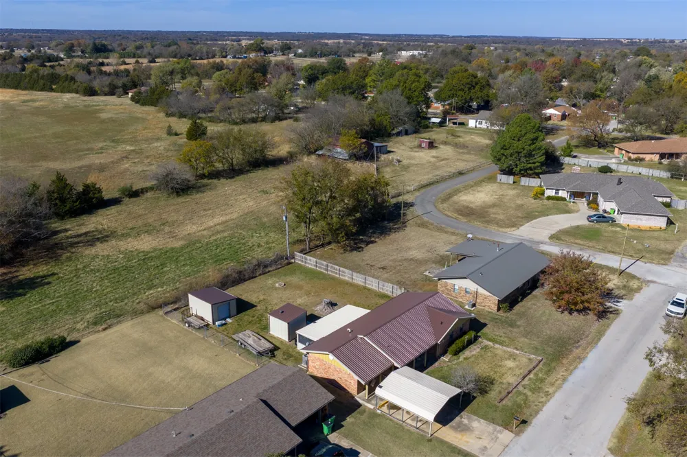 503 S 9 STREET Okemah, OK 74859