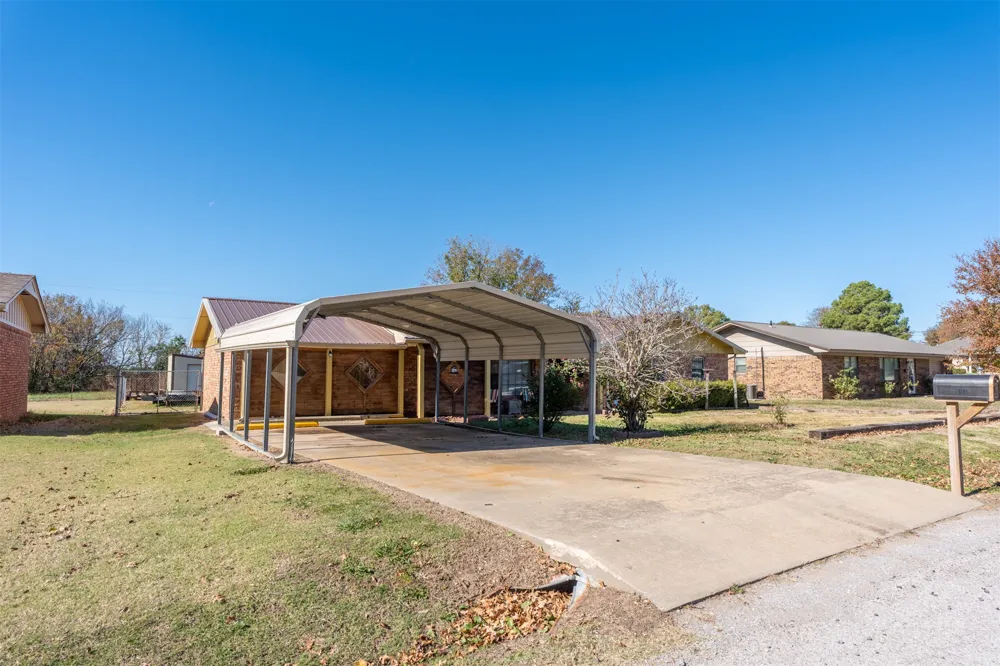 503 S 9 STREET Okemah, OK 74859
