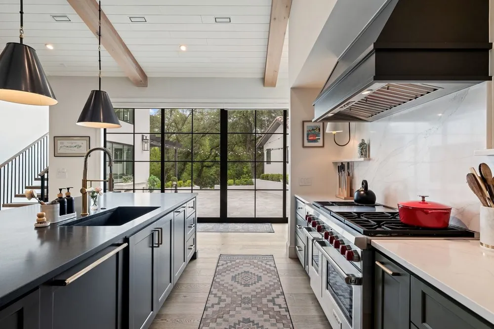 28 Club Estates Parkway Austin, TX 78738