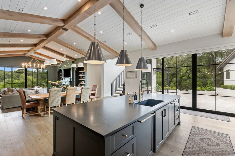 28 Club Estates Parkway Austin, TX 78738