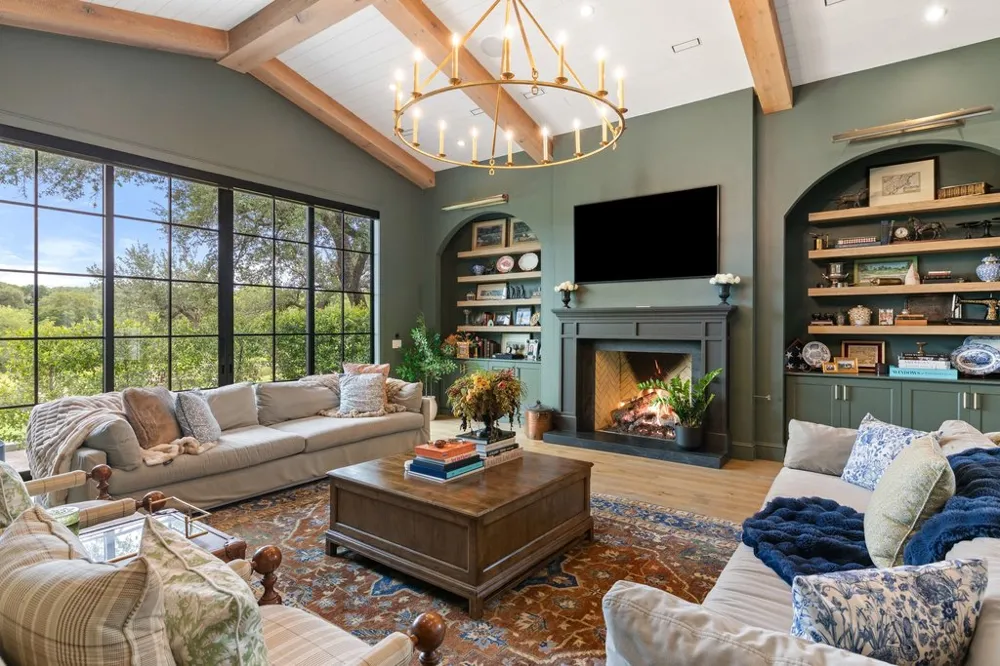 28 Club Estates Parkway Austin, TX 78738