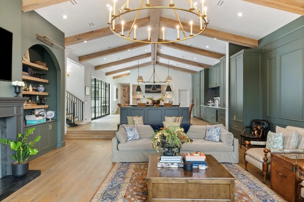 28 Club Estates Parkway Austin, TX 78738