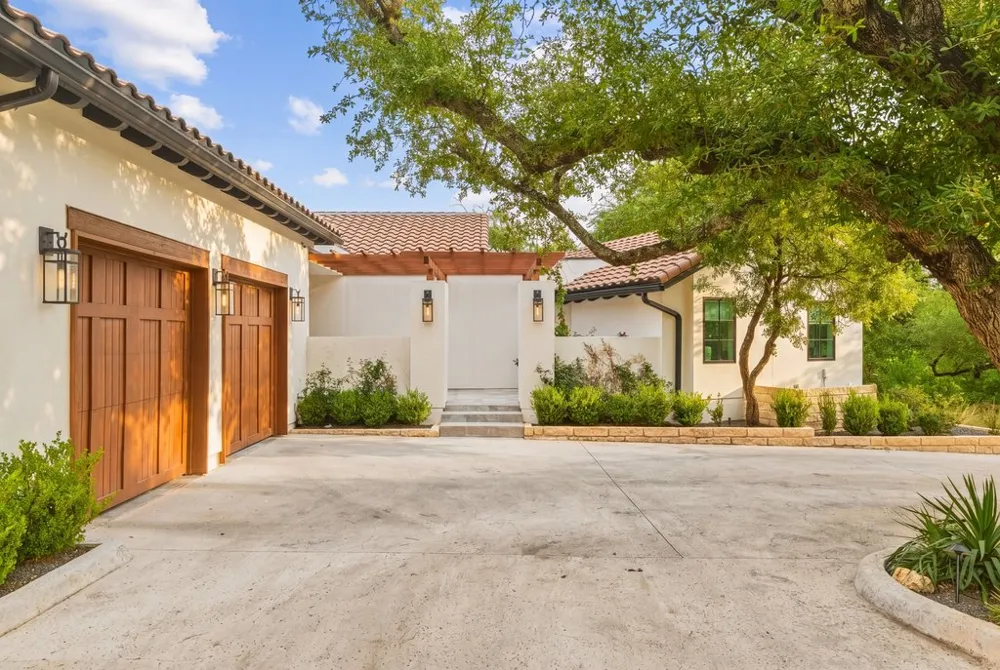 28 Club Estates Parkway Austin, TX 78738