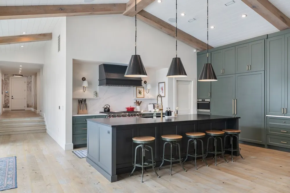 28 Club Estates Parkway Austin, TX 78738