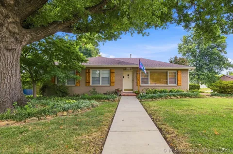 4504 E 25th Place
