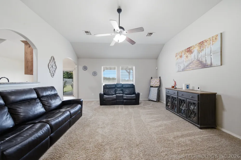 8409 77 EastAvenue Owasso, OK 74055