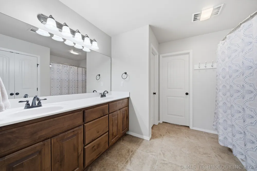 8409 77 EastAvenue Owasso, OK 74055