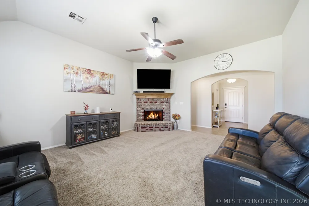 8409 77 EastAvenue Owasso, OK 74055