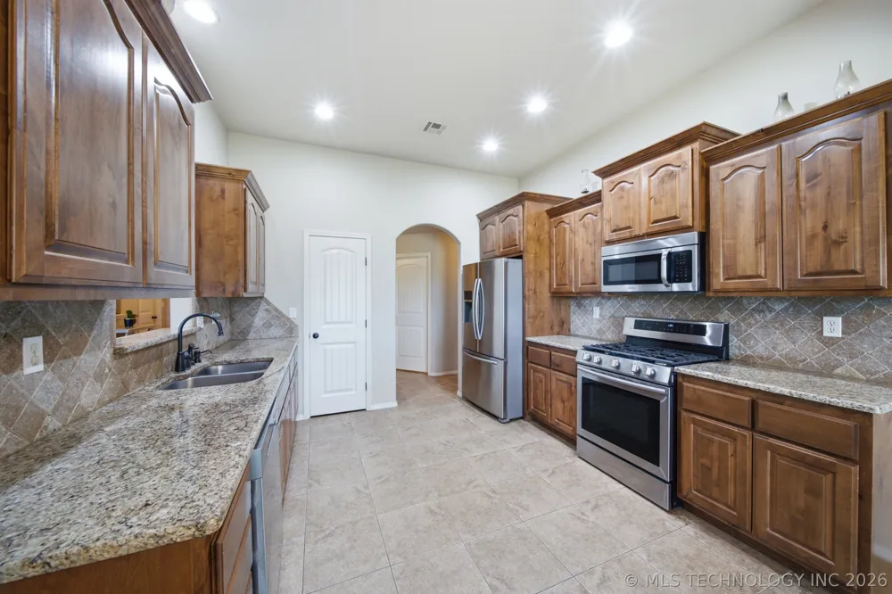 8409 77 EastAvenue Owasso, OK 74055