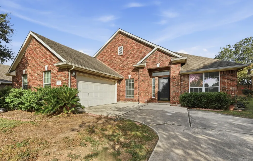 1665 Amberwood Loop Kyle, TX 78640