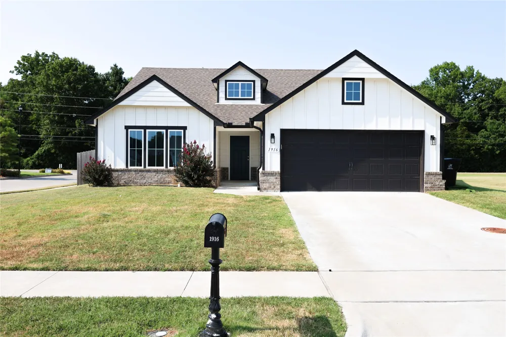 1916 E Tucson Place Broken Arrow, OK 74011