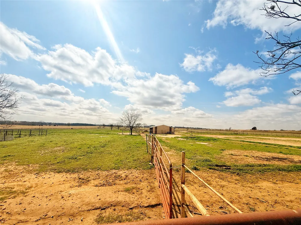 6655 133rd Holdenville, OK 74848