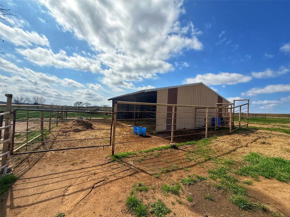 6655 133rd Holdenville, OK 74848