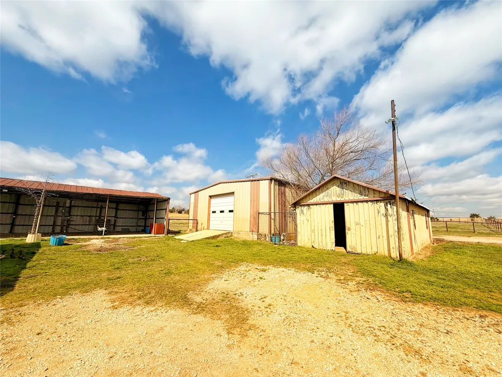 6655 133rd Holdenville, OK 74848