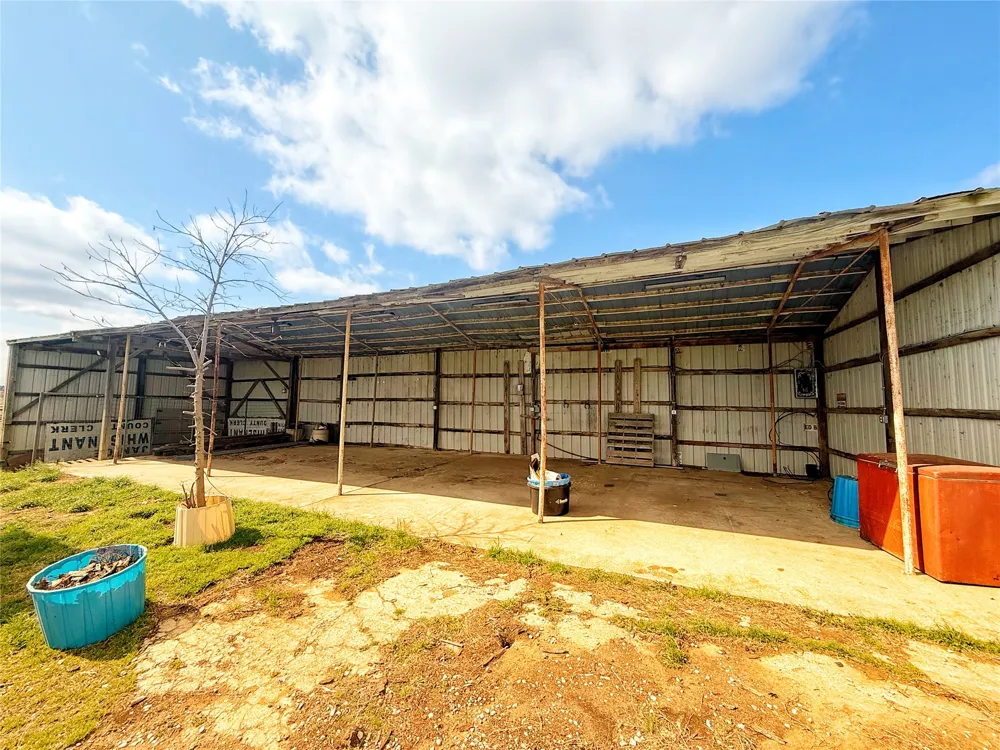 6655 133rd Holdenville, OK 74848