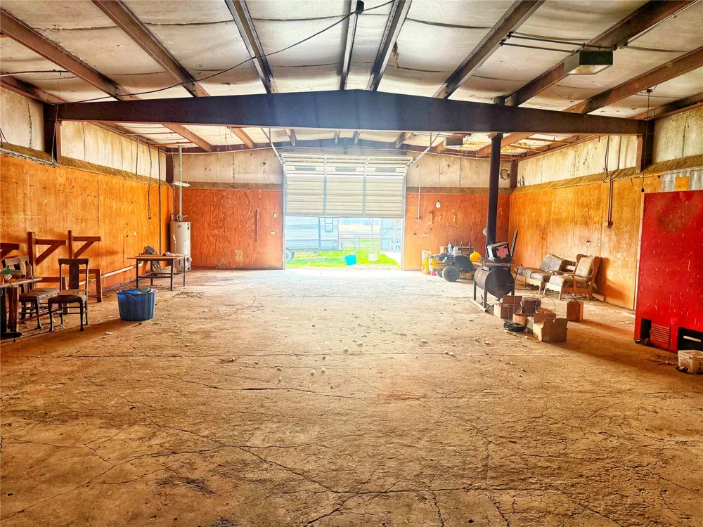 6655 133rd Holdenville, OK 74848