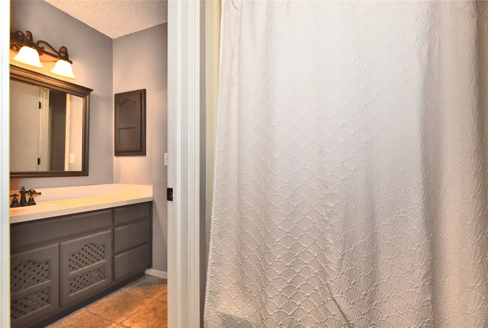 5004 S Spruce Drive Sand Springs, OK 74063