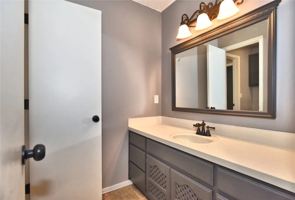 5004 S Spruce Drive Sand Springs, OK 74063