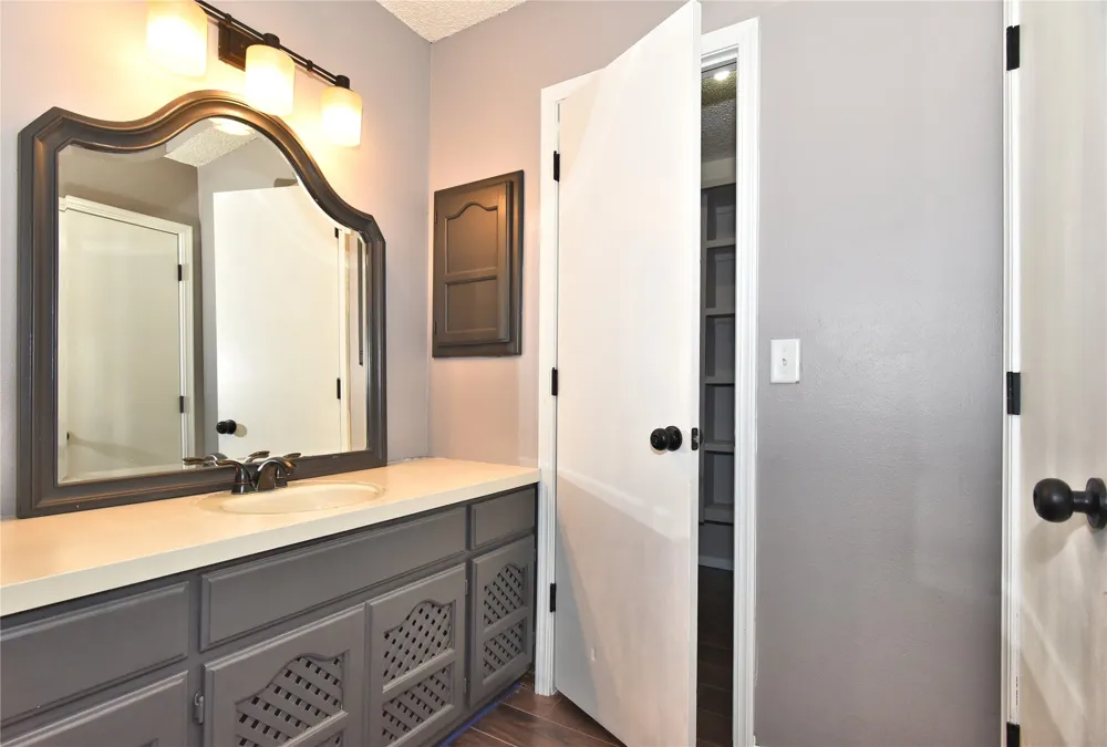5004 S Spruce Drive Sand Springs, OK 74063