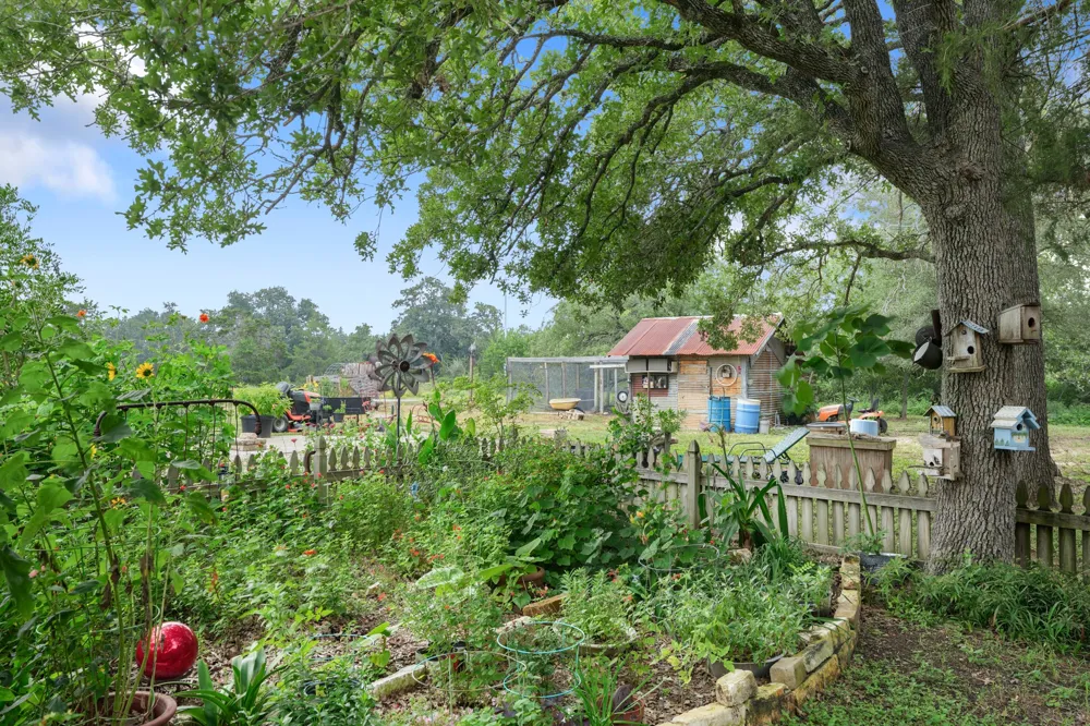 3413 Fm 1185 Lockhart, TX 78644