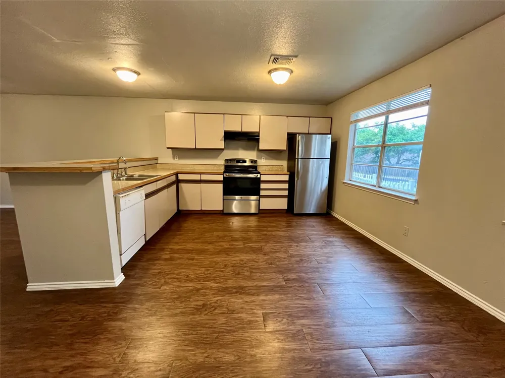 1841 River Crossing Circle #B Austin, TX 78741