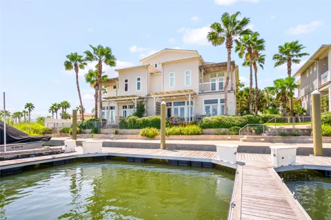 3700 Island Moorings Parkway #20