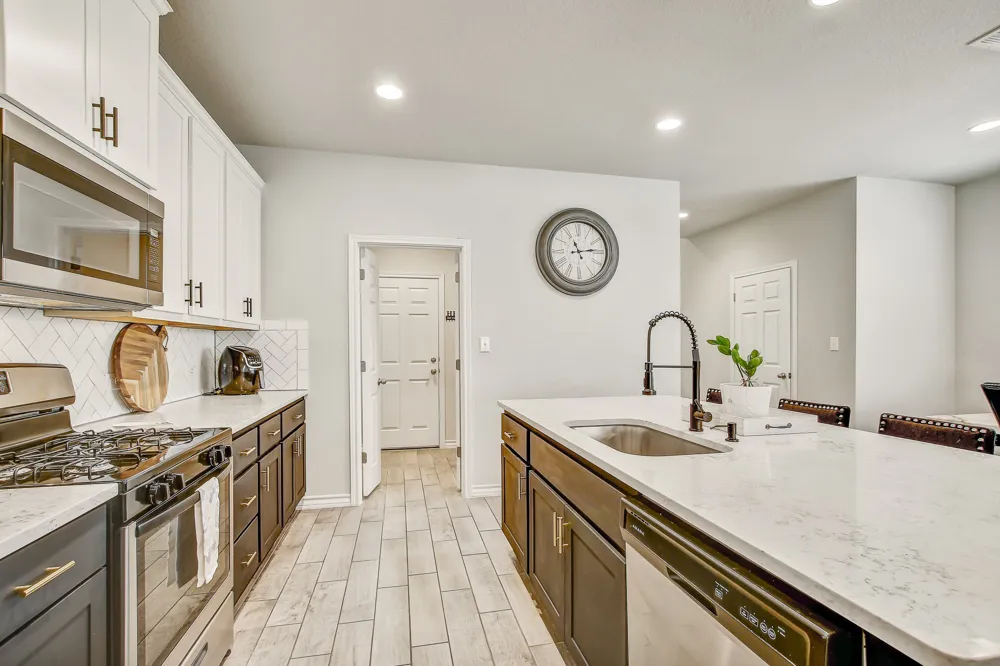 495 Eves Necklace Drive Buda, TX 78610