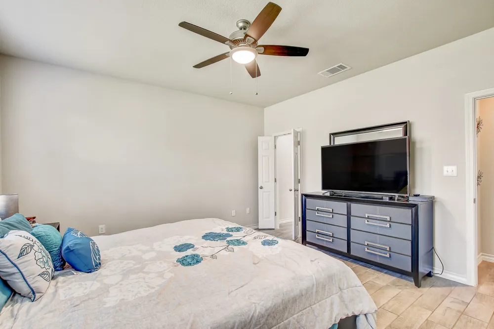 495 Eves Necklace Drive Buda, TX 78610