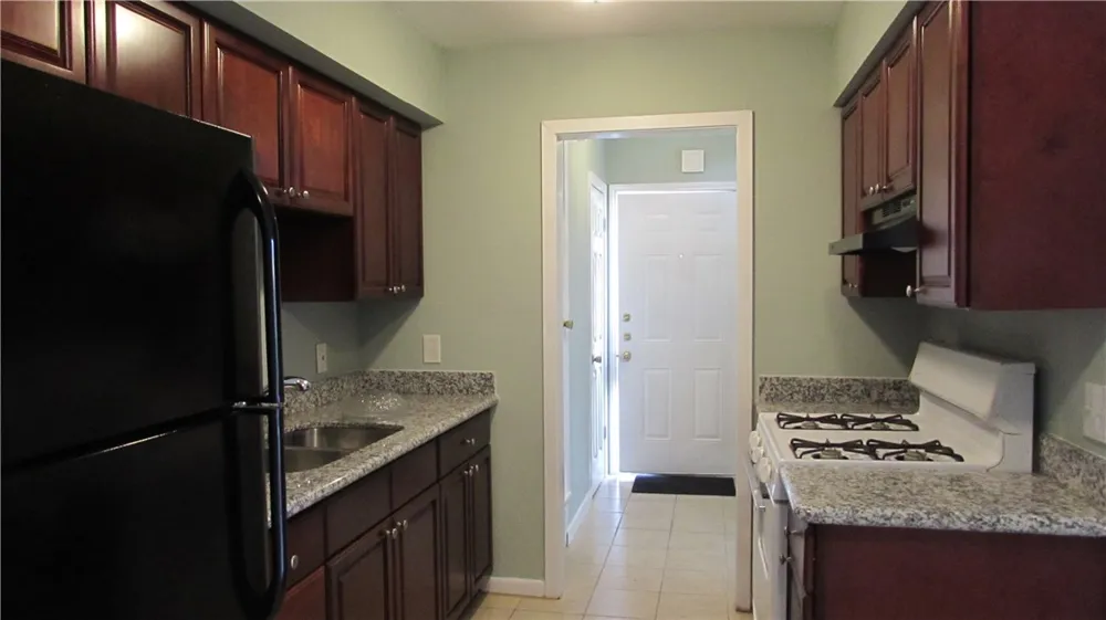 2208 Mission Hill Drive #102 Austin, TX 78741