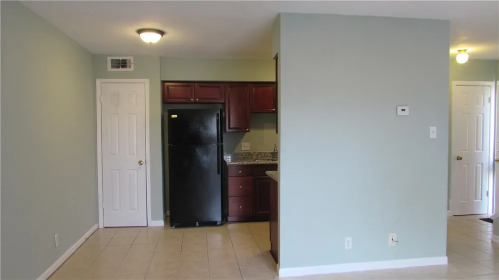 2208 Mission Hill Drive #102 Austin, TX 78741