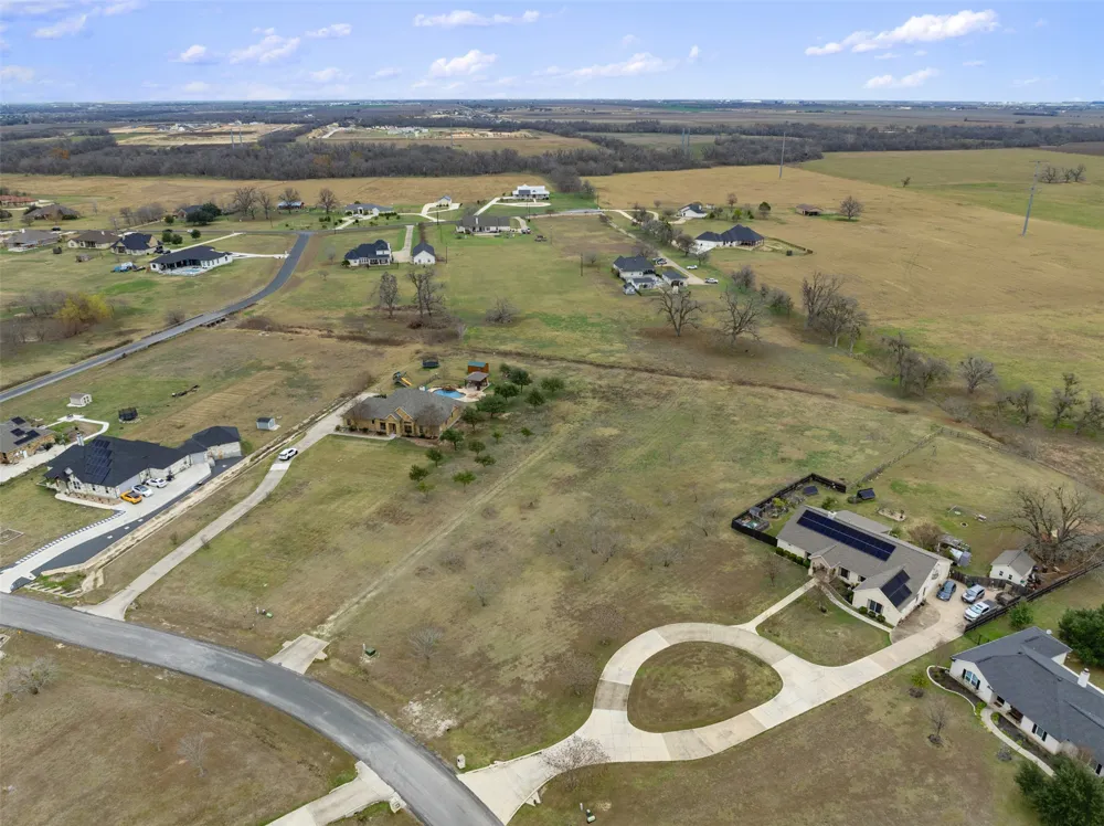 324 Apache Pass Hutto, TX 78634