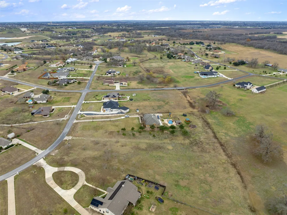 324 Apache Pass Hutto, TX 78634
