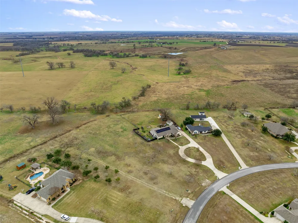 324 Apache Pass Hutto, TX 78634